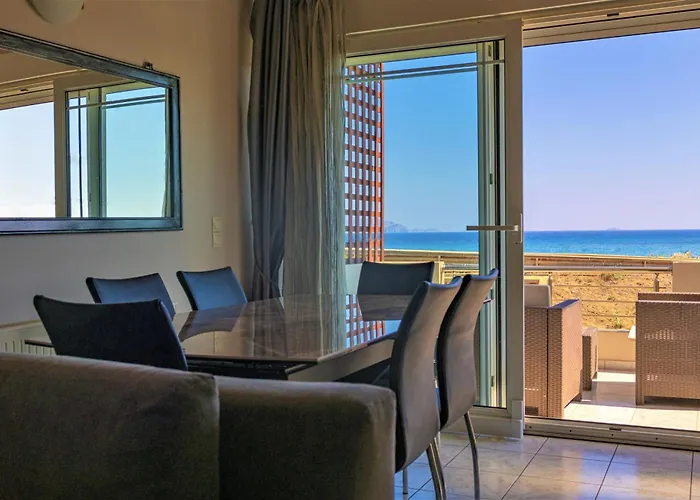 Villa Maria With Heated Pool, Next To The Beach