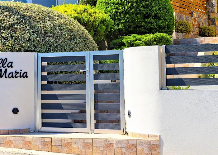 Villa Maria With Heated Pool, Next To The Beach